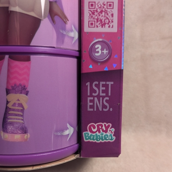 Cry Babies BFF Series 1 Phoebe Doll - Picture 5 of 7